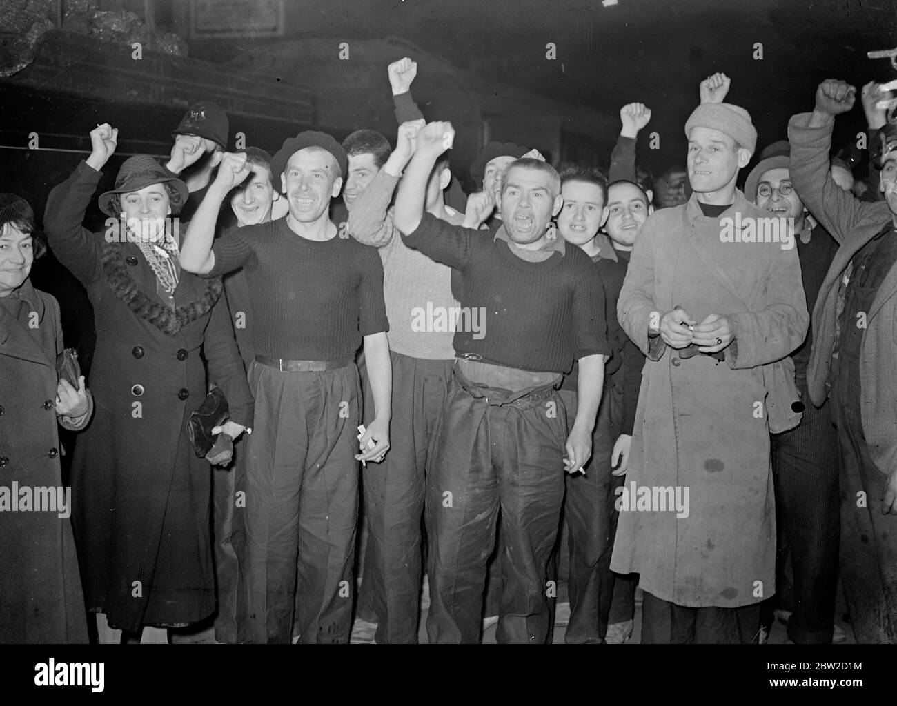 67 British volunteers who were released by General Franco in exchange for Italians in Spanish government hands, arrived at Victoria Station, London, on their return home. They had been imprisoned at San Sebastian. Photo shows: members of the party giving clenched fist salute on arrival at Victoria. 7 February 1939 Stock Photo