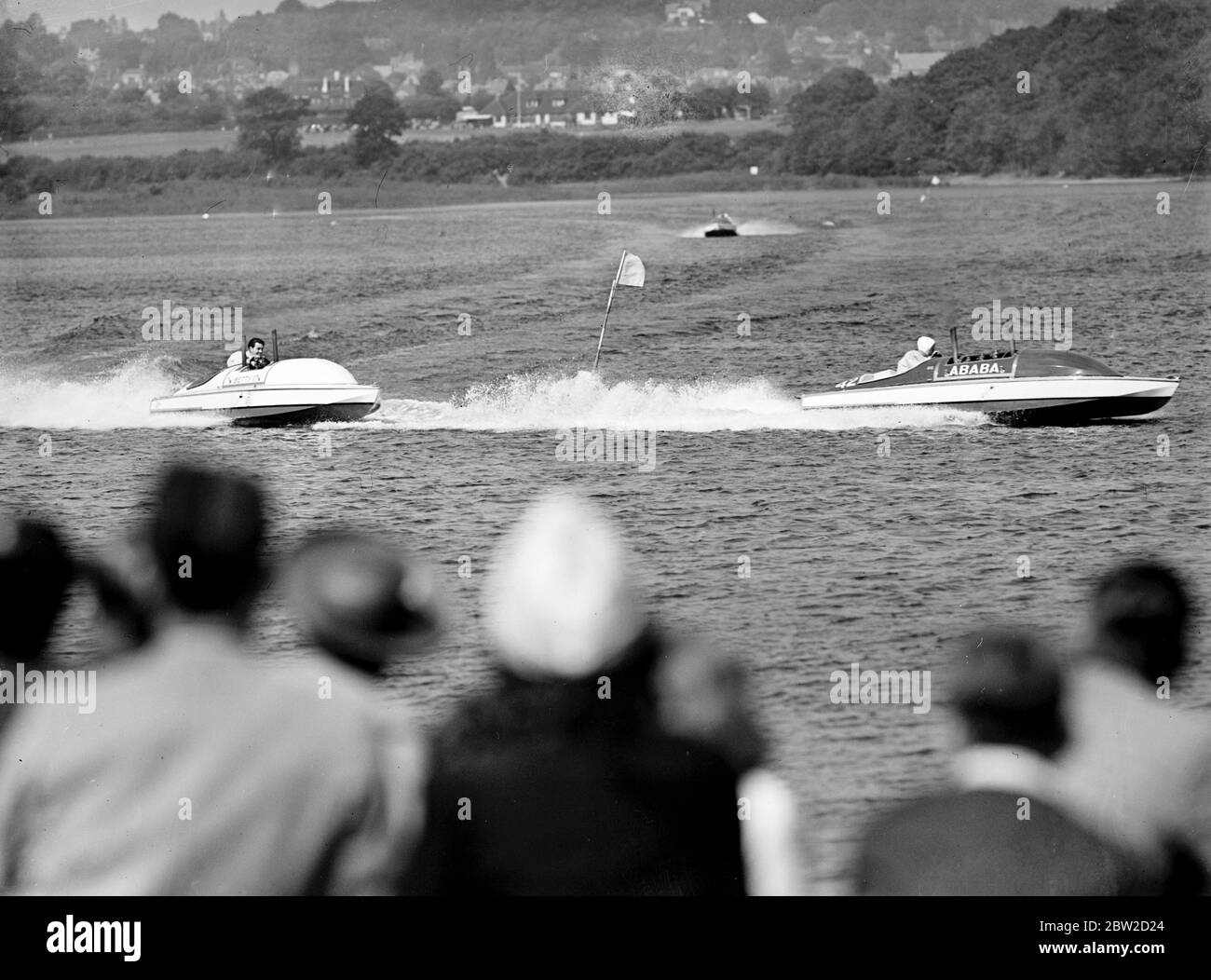 The first race meeting of modern hydroplane to take place near London was held on to Ruislip reservoir. The meeting was organised by the British Hydroplane Racing Club in cooperation was this group of men connected with the Royal Motor Yacht club (of which the King is Admiral). Photo shows: Ababa, piloted by Mr Alan Bristow, making the turn at speed to beat Betty III, piloted by Lieutenant E Verdon Roe, in the First Ruislip 4 L handicap. 1 July 1939 Stock Photo