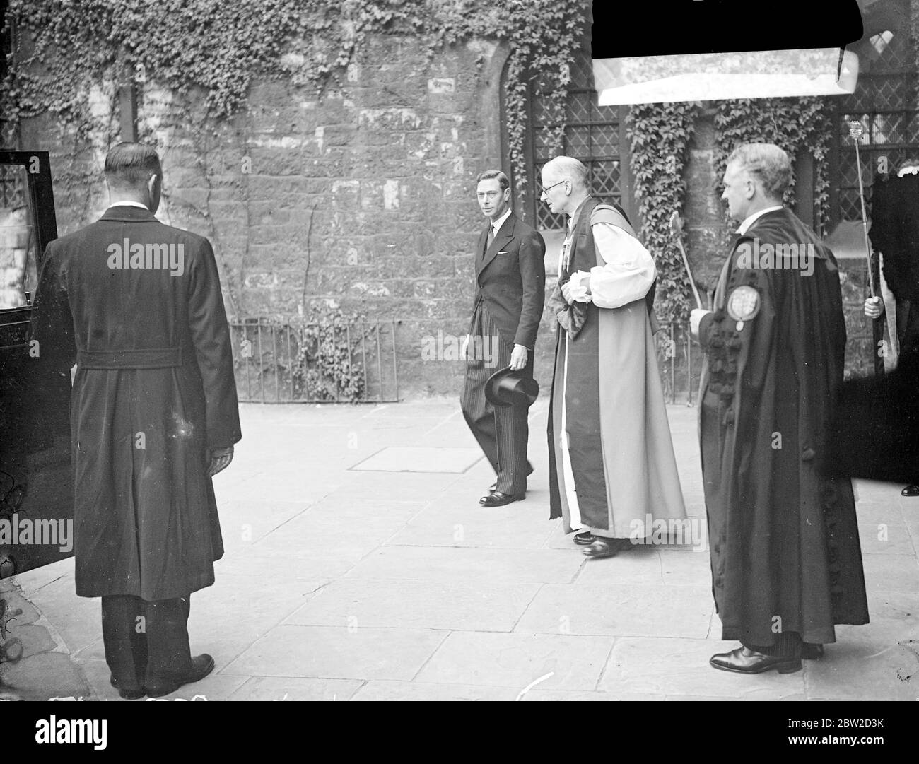 The King, with the Dukes of Gloucester and Kent, attended a special Mass for peace at Westminster Cathedral this morning (Sunday). The King and the Duke of Kent broke off their holidays to return to London because of the crisis. The King leaving the Abbey with the Rev Paul de Labilliere, Dean of Westminster. 27 August 1939 Stock Photo