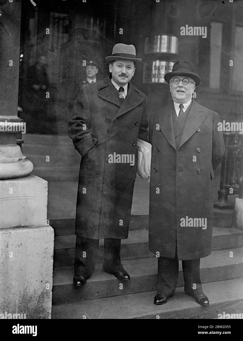 The governing body of the International Labour Office is meeting for the first time in London to hold its 85th session at Burlington House, Piccadilly. The body consists of three groups comprising representatives of 15 governments and eight representative each of employers and workers organisation. The British Minister of Labour, Mr Ernest Brown, attended. Photo shows: Senator Justin Godart, the French representative (right), with Mr I Soubbotitch, the Yugoslav representatives, at Burlington House. 25 October 1938 Stock Photo