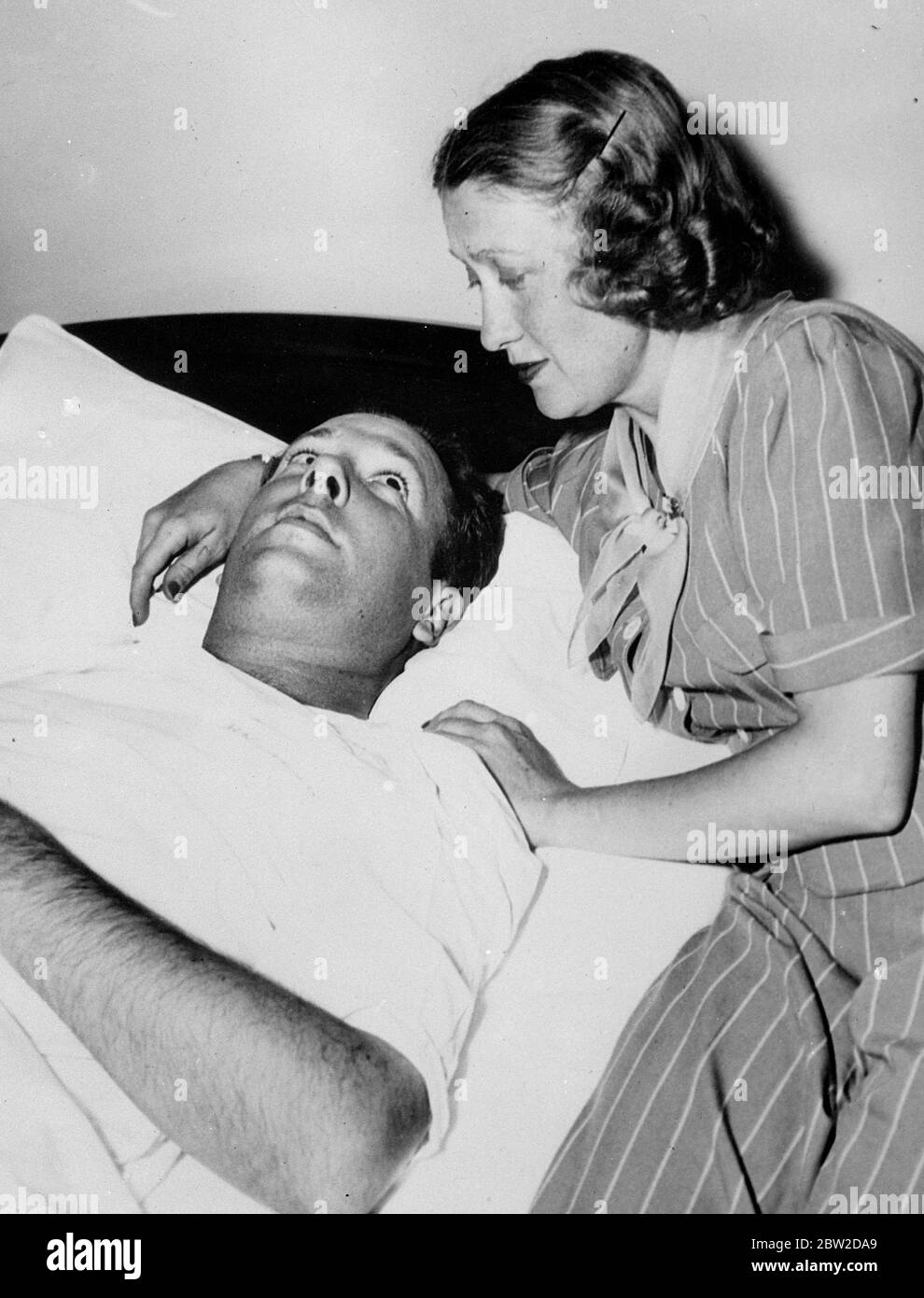 Ruth Etting, the retired stage, radio and film singer, sat at the hospital beside her wounded husband, Myrl Alderman, at Hollywood, after police arrested Martin (Moe) Snyder, divorced husband of Miss Etting, in connection with with this shooting of Mr Alderman. Photo shows: Ruth in tears at her husband's bedside. 24 October 1938 Stock Photo