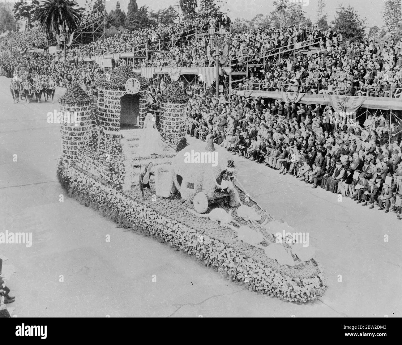 The story of Cinderella told in flowers. The story of Cinderella, complete with pumpkin coach and white mice beautifully made out of thousands of blossoms won the first prize at the Pasadea tournament of Roses, California. 11 January 1938 Stock Photo