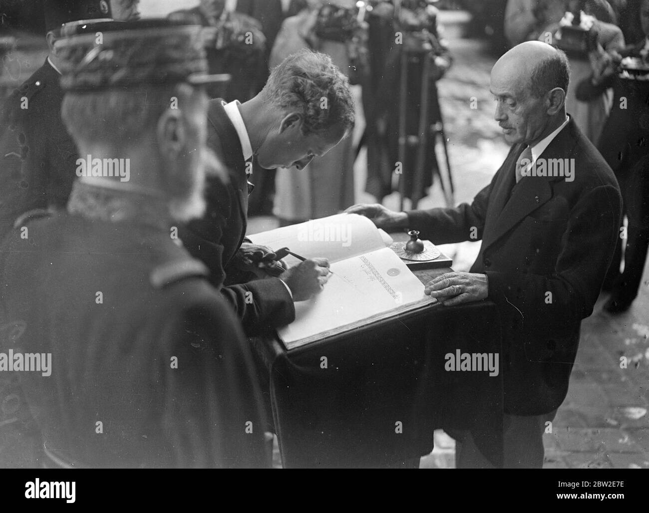 King Leopold signing the Golden book at the tomb of the unknown soldier at the Arc de Triomphe. He afterwards lunched with President Lebrun while and following a visit to the Paris exposition returns to Brussels. 24 July 1937 Stock Photo