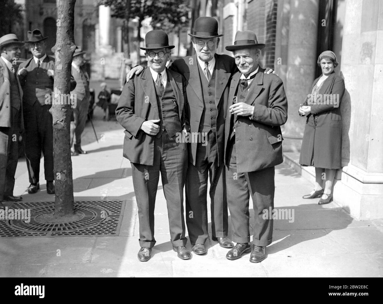 T.U.C. meeting at Transport House. On left to right:- Mr W.G.Cove, M.P, Mr George Lansbury and Mr John Hill (general transport) 27 August 1931 Stock Photo