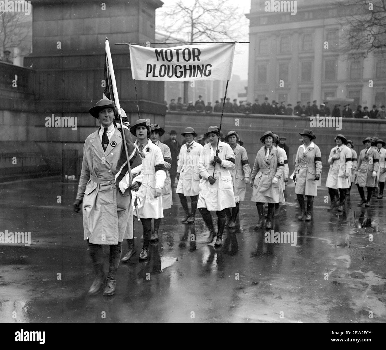 Recruiting for the Womens Land Army in Trafalgar Square. 19 March 1918 Stock Photo