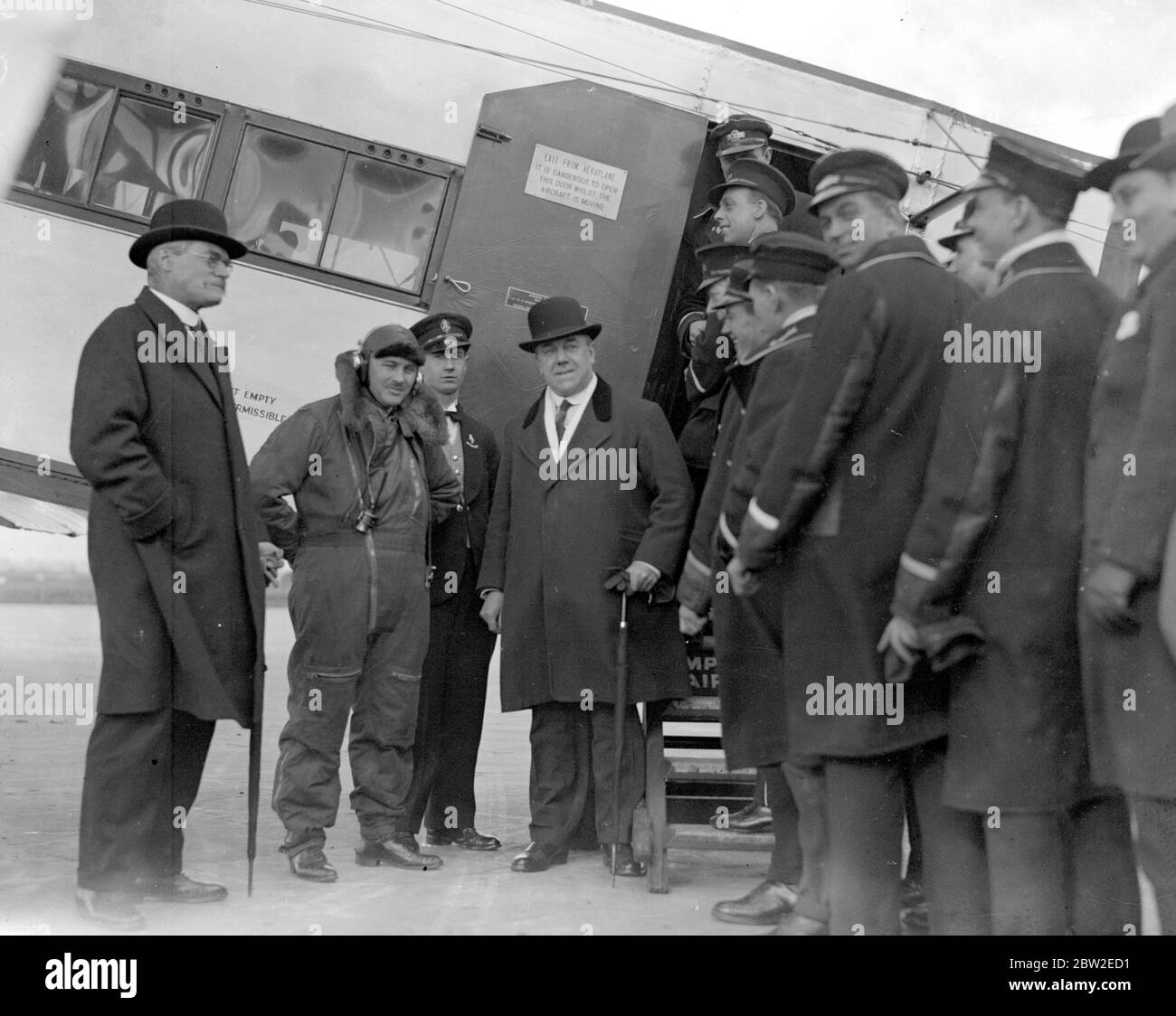 L.C.O.C. Men enjoy a flight from Waddon over London. Captain Olley, The famous pilot, with Mr Montagu, Undersecretary for Air. Stock Photo