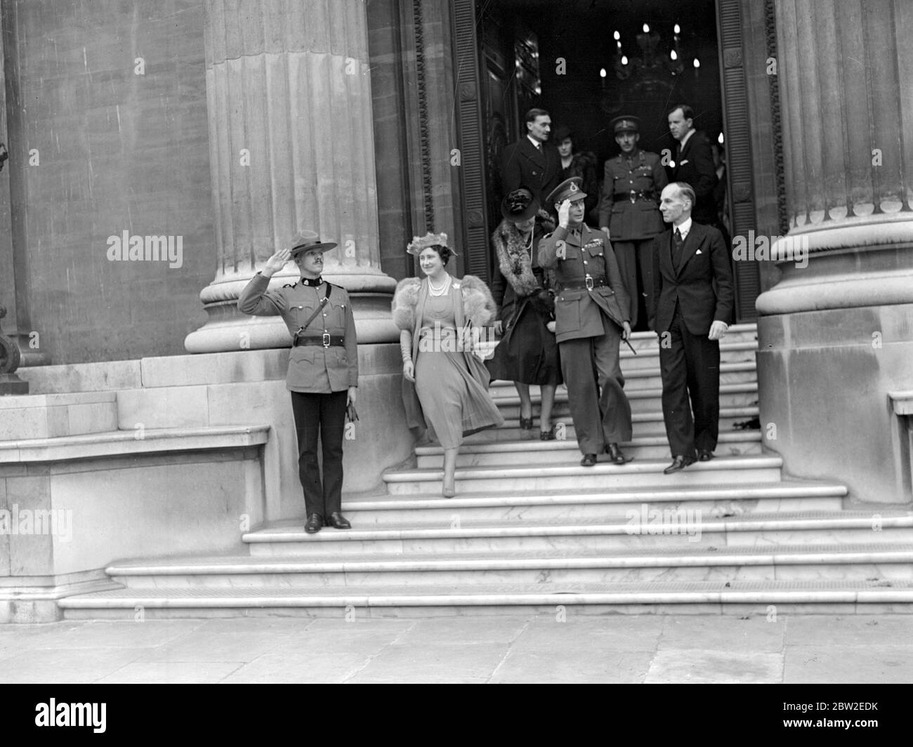 War, 1939. The King and Queen leaving after their visit to Canada House. 18 September 1939 George VI (Albert Frederick Arthur George) British ruler; king of Britain 1936-1952; Elizabeth Angela Marguerite Bowes-Lyon (the Queen Mother, the Queen Mum) British queen; wife of George VI 1923; mother of Elizabeth II; eponym of ships Queen Elizabeth and Queen Elizabeth 2  1900-2002 Stock Photo