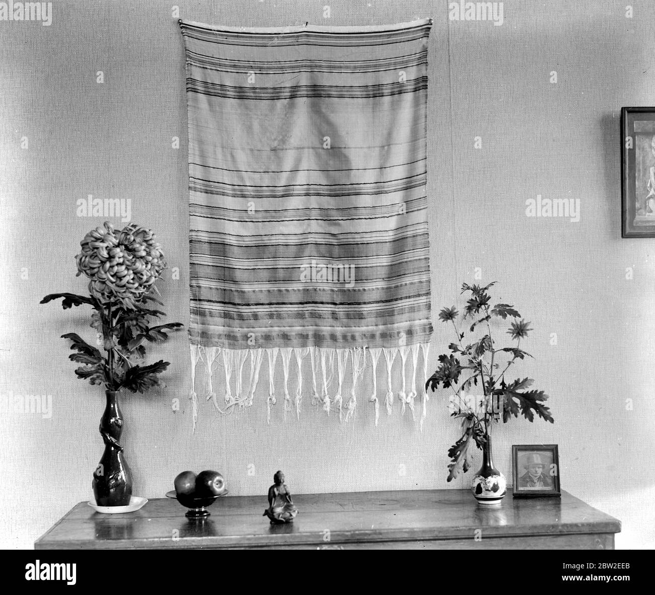 Spinning weaving and dyeing Black and White Stock Photos & Images Alamy