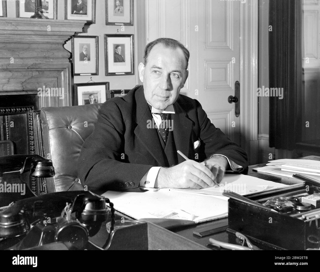 At the Home Office. Sir John Anderson, newly appointe Lord Privy Seal. 7 November 1938 Anderson, John, Sir (Viscount Waverly) British politician; governor of Bengal 1932-1937; British home secretary 1939-1940; British chancellor of the exchequer 1943-1945  1882-1958 Stock Photo