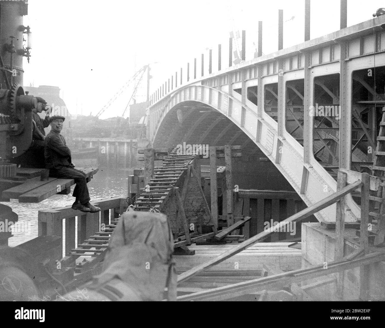 Canning Town, London: building a bridge. 1933 Stock Photo
