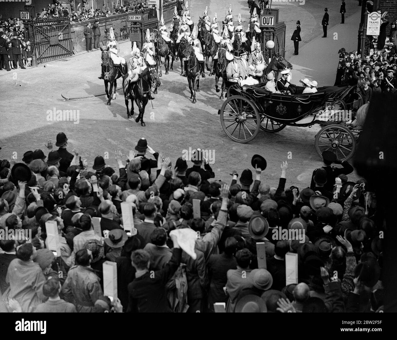 The Royal tour of Canada and the USA by King George VI and Queen Elizabeth , 1939 King and Queen at Waterloo Station , on their return Britain. Stock Photo