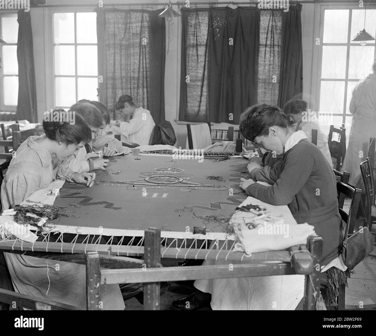 Making banners for the Old contemptibles at (Albert Hall) at the Royal Schools of Art Needlework. December 1917 Stock Photo