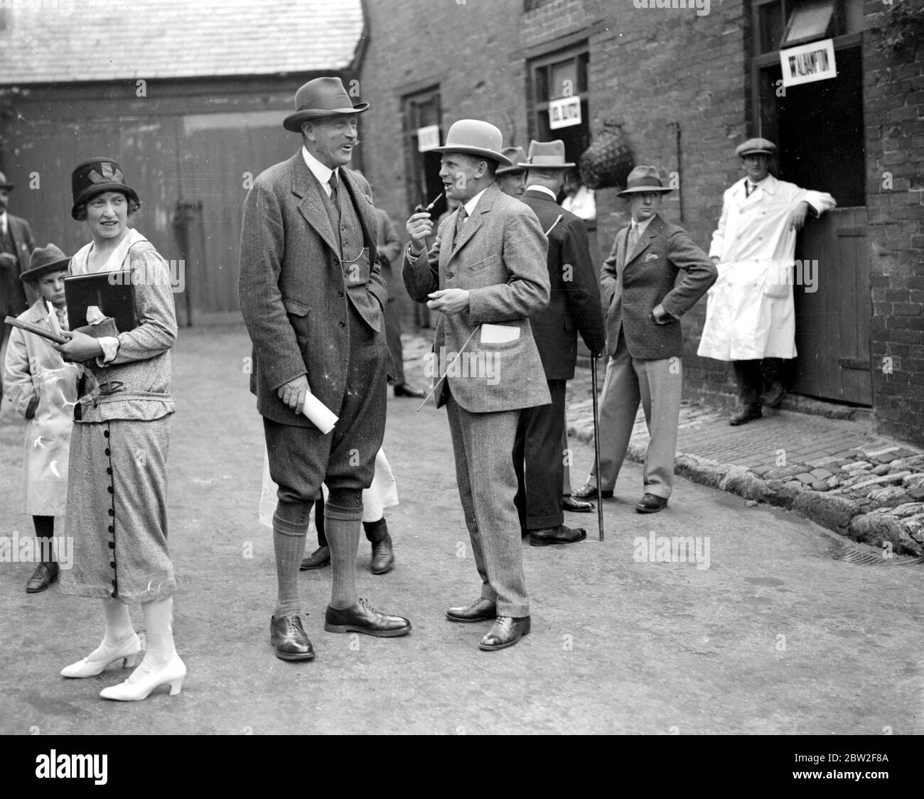 Basset Hounds show at The White Lion Hotel, Banbury. Col Burns Hartopp and Major G. Heseltine. 24 october 1934 Stock Photo