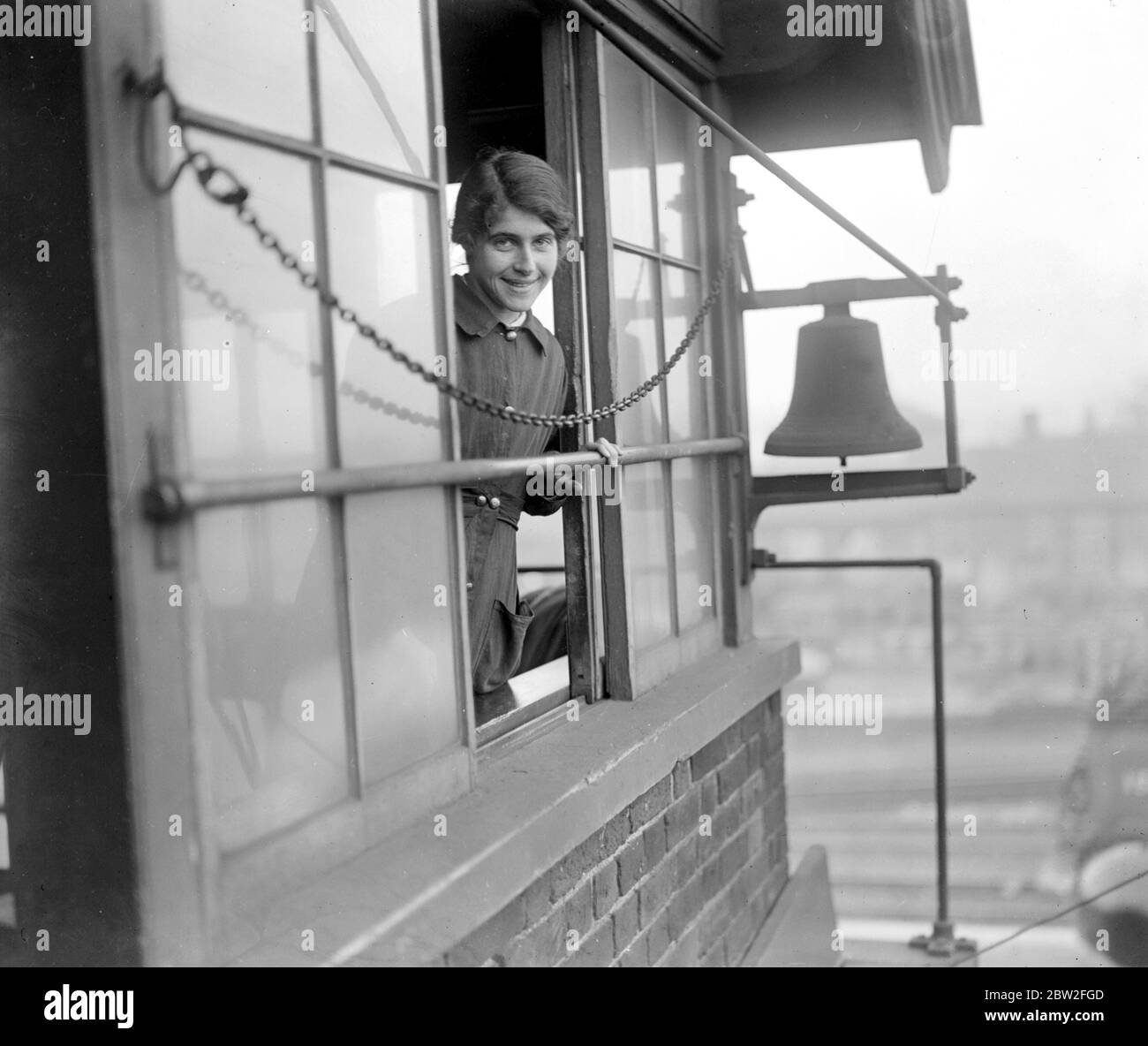 Girl telegraphist in the signal box at Hitchin. 21 March 1918 Stock Photo