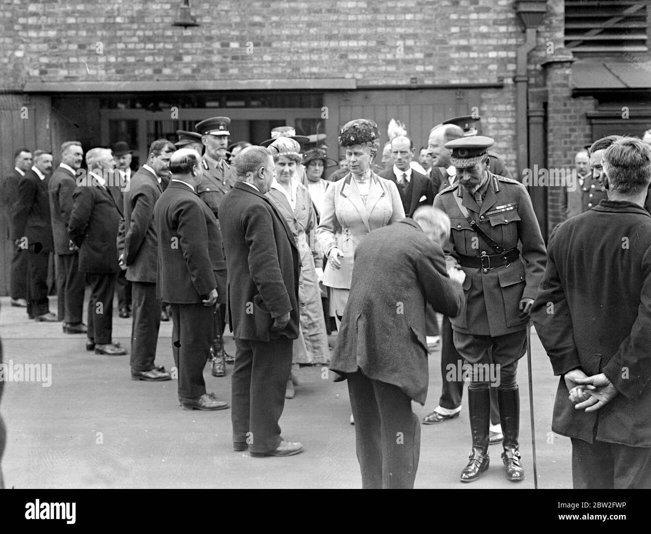 Royal visit to Bedford. At Messrs Allen's Aircraft Works 27 June 1918. Stock Photo