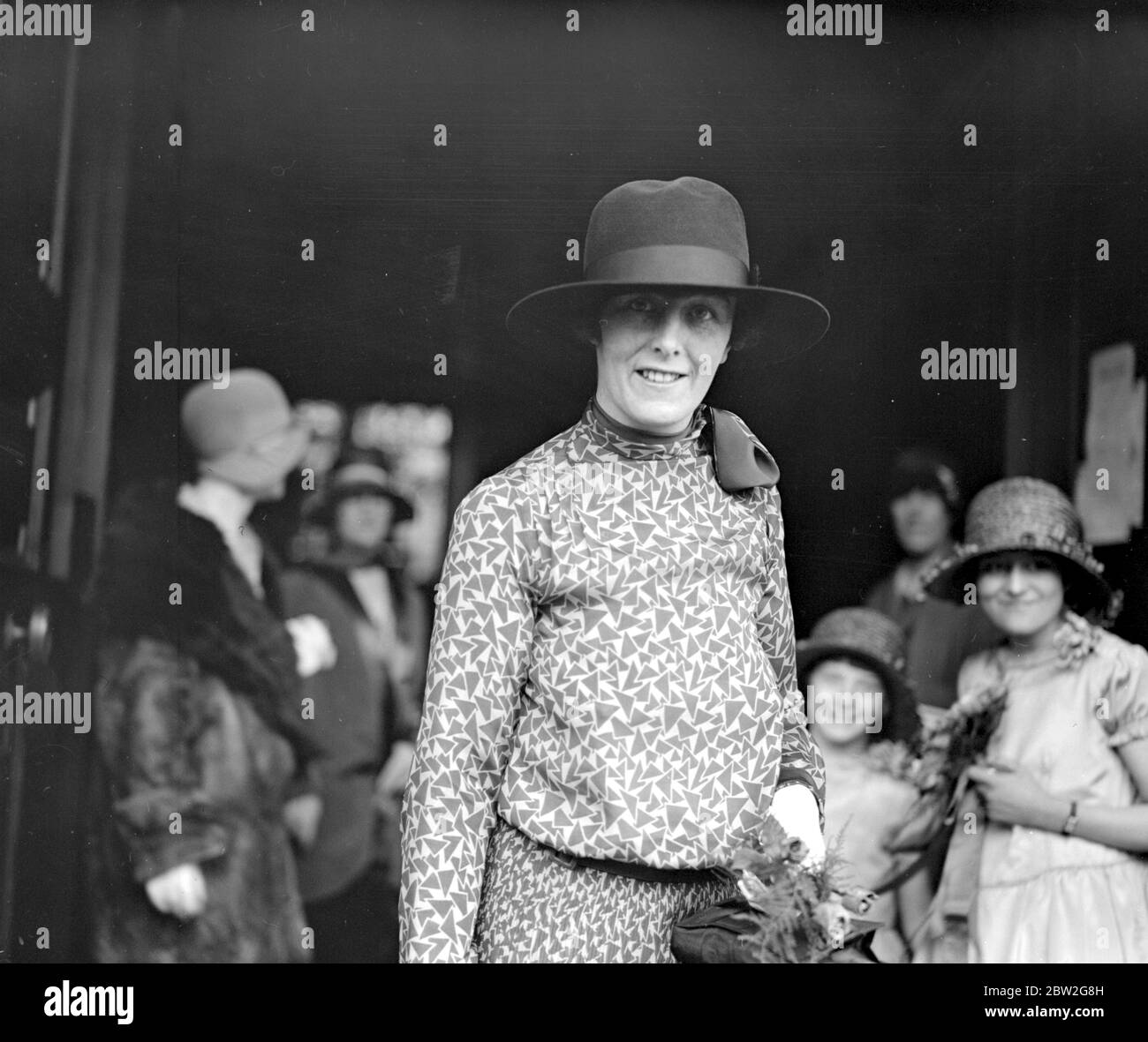 Miss June Williams , the prominent parachutist . 27 April 1929 Stock Photo