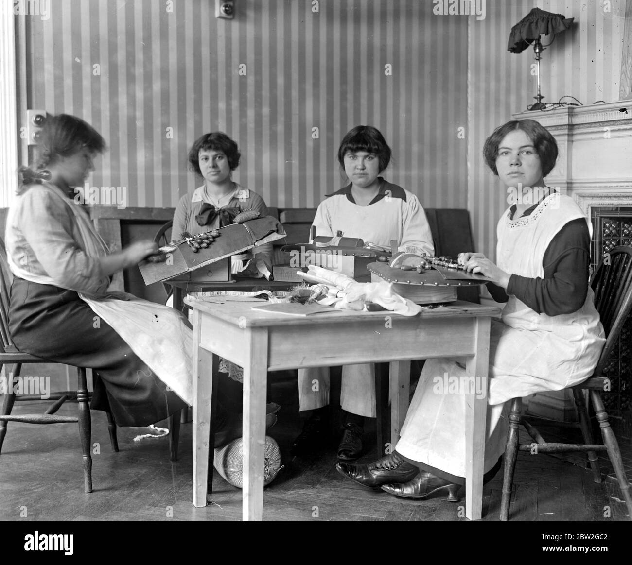 Belgians Girls lace makers in London. 1914 - 1918 Stock Photo