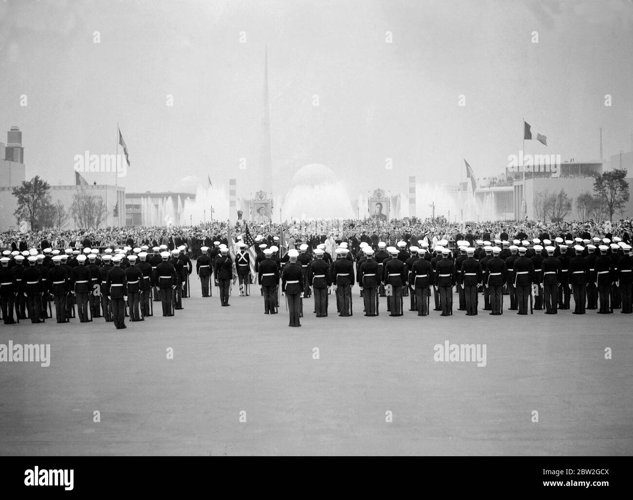 The Royal tour of Canada and the USA by King George VI and Queen Elizabeth , 1939 The welcome for the King and Queen as they arrive at New York World ' s Fair. Stock Photo