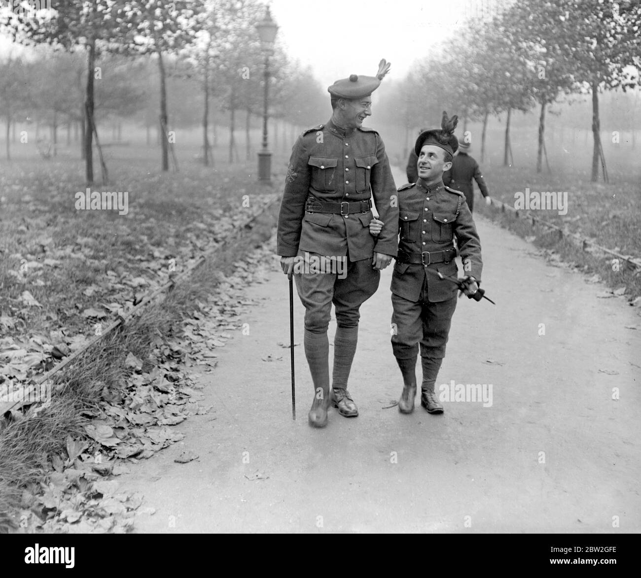 H. Perceval Barnes, The smallest soldier in the British Army, 4 ft 6 in. 3 November 1916 Stock Photo