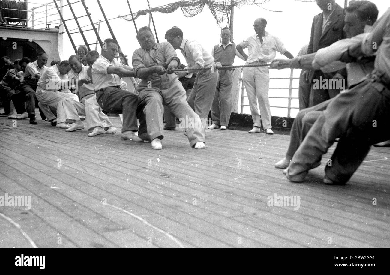 Tug of war Black and White Stock Photos & Images Alamy