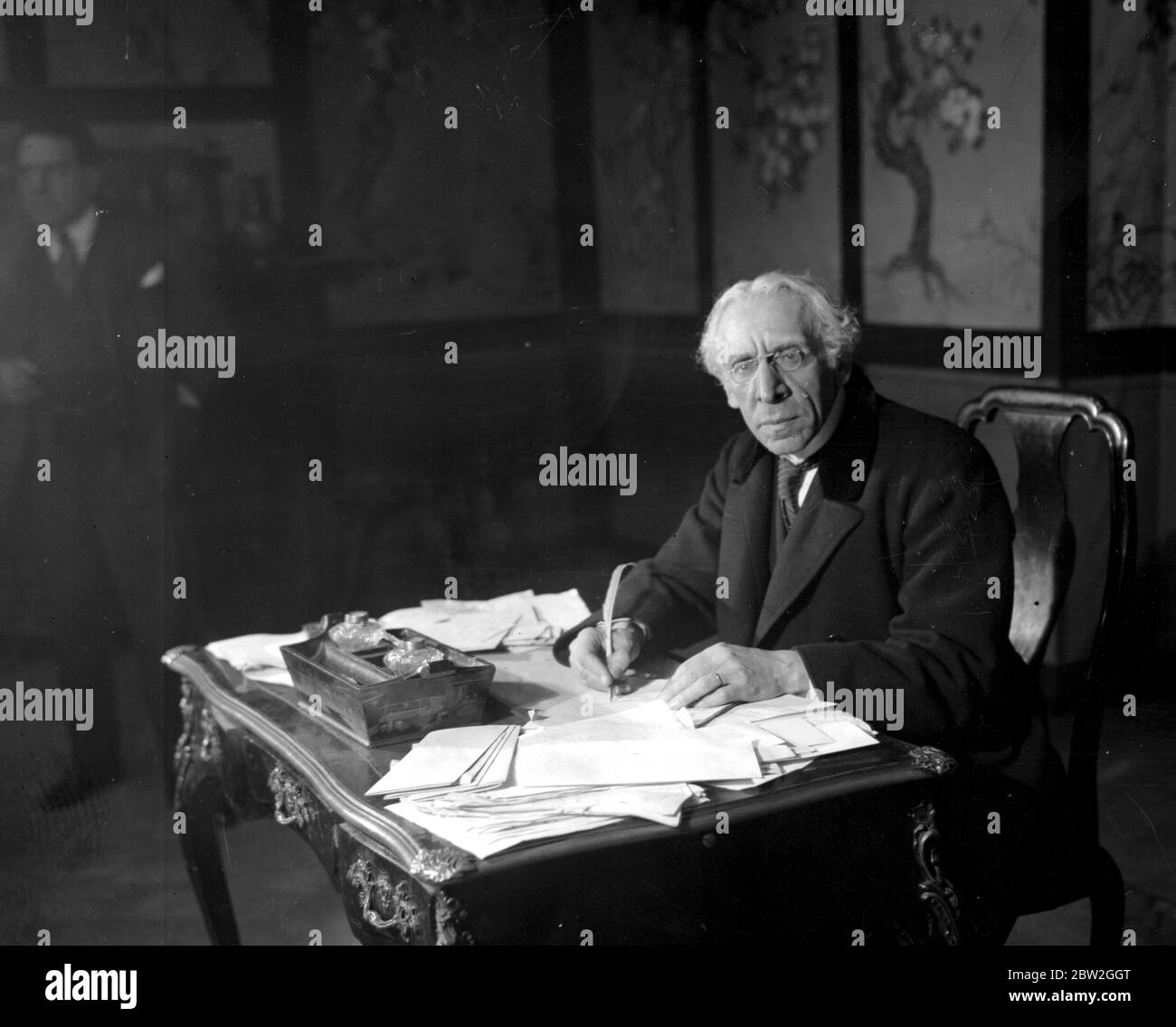 Mr Israel Zangwill (posing for the film series, Secrets of Handwriting). 30 January 1926 Stock Photo
