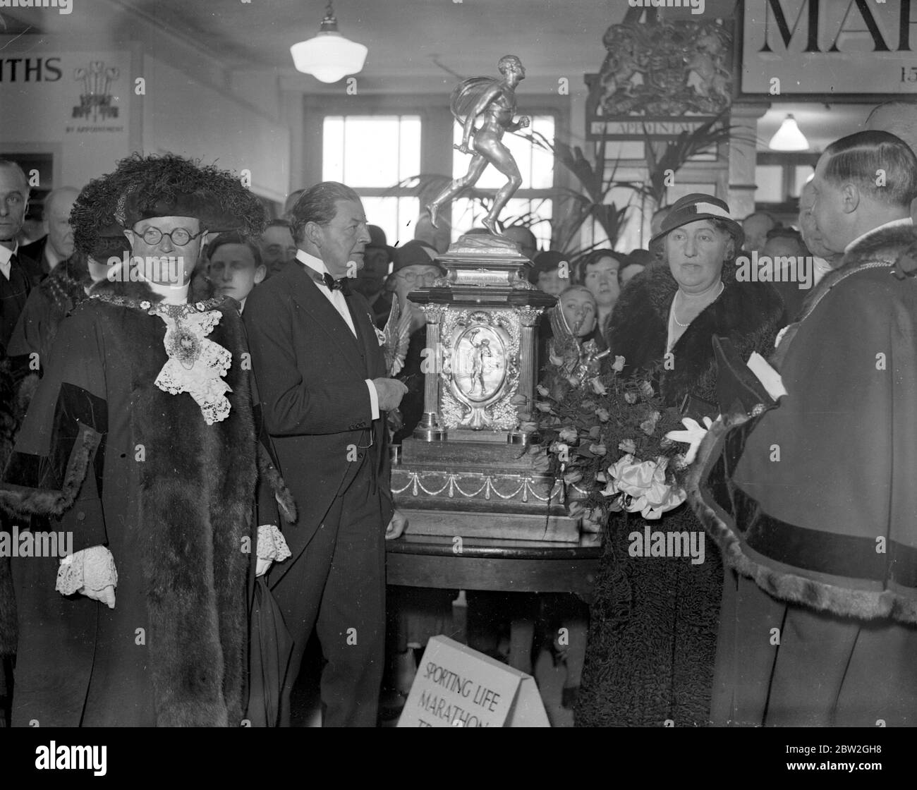 Earl Beatty and the Lord Mayor and Lady Mayoress at the sporting trophies exhibition at Shell Mex house. They are here seen beside the Sporting Life Marathon Trophy. 21 April 1933 Stock Photo