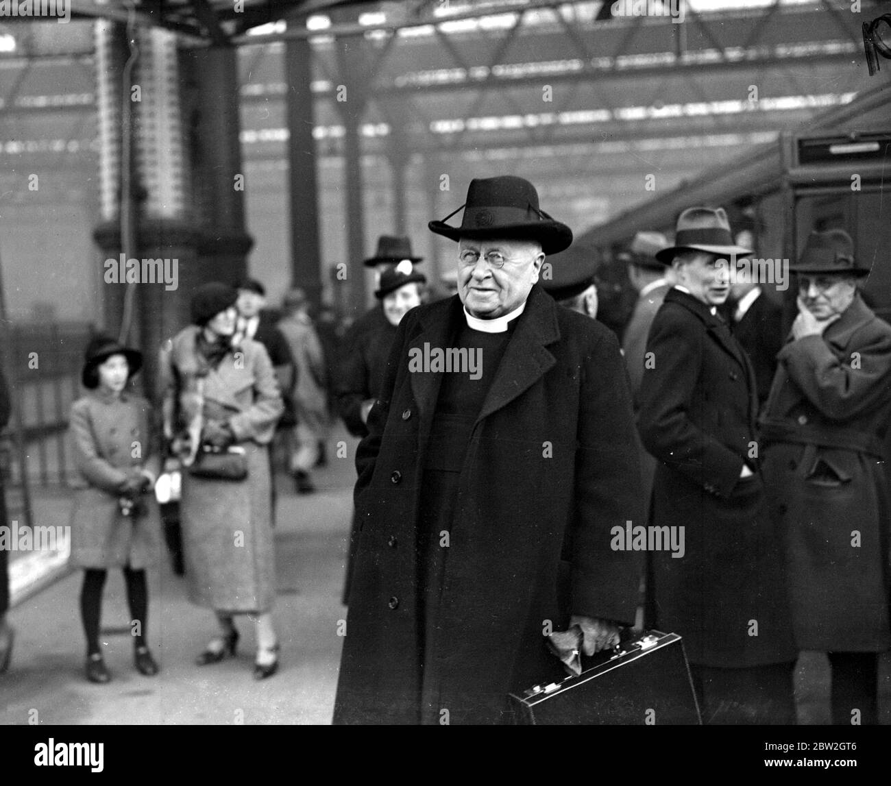 At Waterloo on returning from New York. Bishop Taylor Smith former Chaplain General to the forces. 30 December 1936 Stock Photo