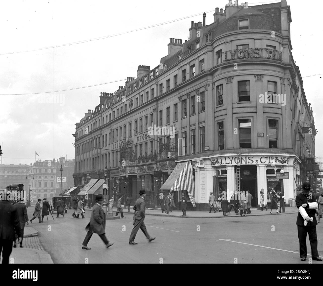 Golden Cross Hotel, Charing Cross. 11 April 1928 Stock Photo Alamy