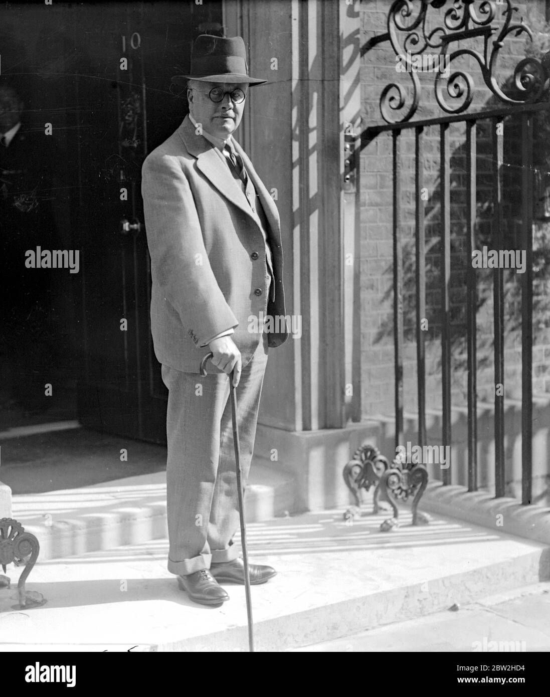 Sir Kingsley Wood At Downing Street. 13 October 1935 Stock Photo