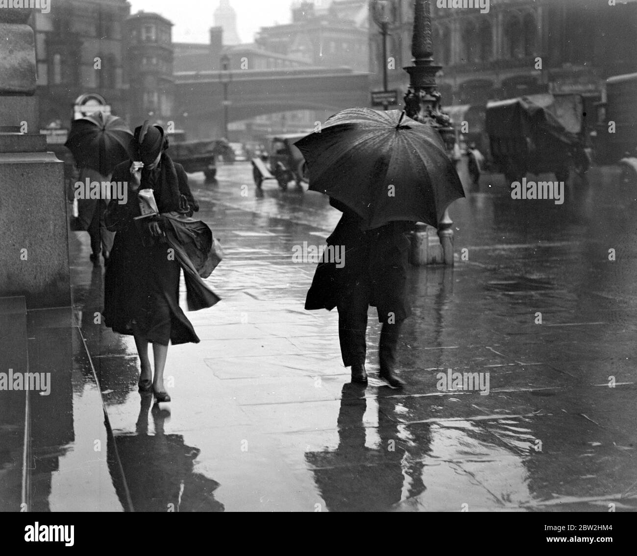 Wind and rain, Blackfriars. 7 July 1929 Stock Photo