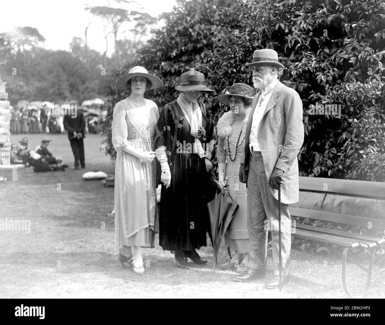 Garden Party at Ham House in aid of the Assocition for Promotion the General Welfare of the Blind. Right to left Lady Diana Duff Cooper, Duchess of Rutland (Dowager), Miss laura Hack and Earl of Dysart. Stock Photo