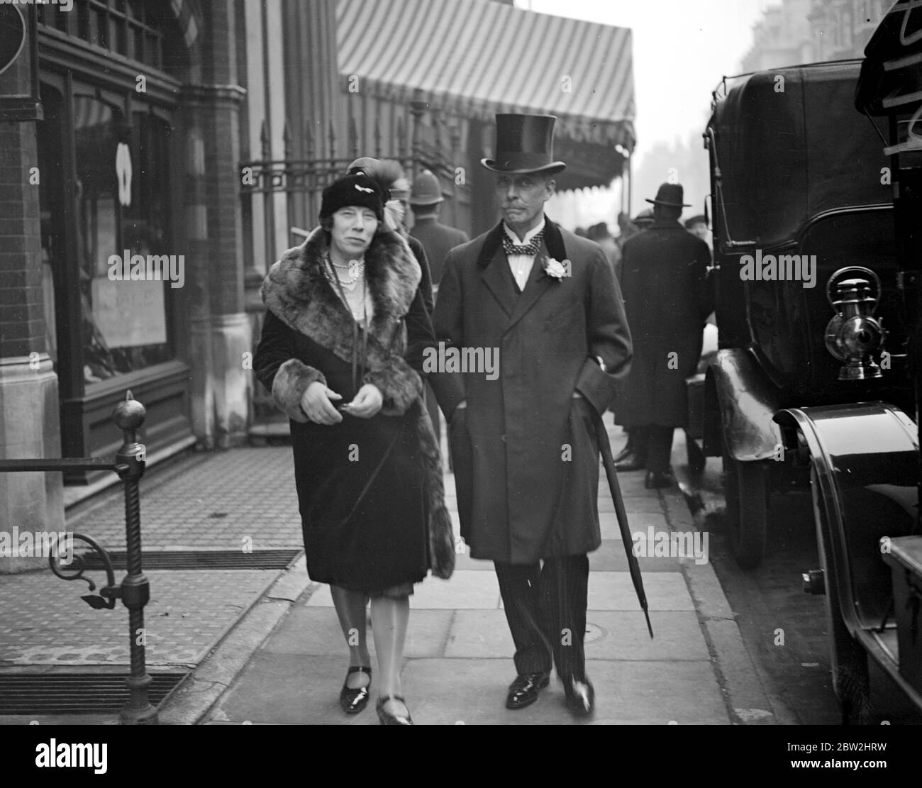 Nall-Cain: Pennyman wedding at St Mark's North Audley street. Picture Shows: Major and Mrs George Clarke. 1 November 1927 Stock Photo