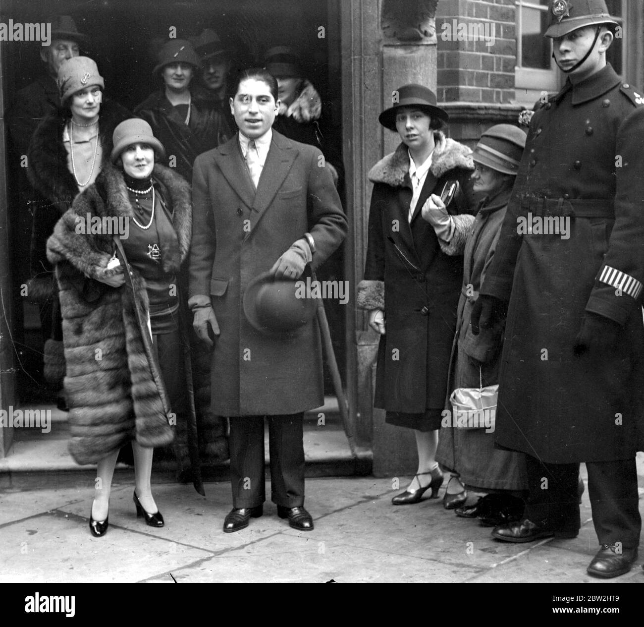 Wedding of Comte Ferdinand Bertier De Sauvigny and Lady Sholto Douglas at Prince's Row, Register Office, London. 30 November 1926 Stock Photo