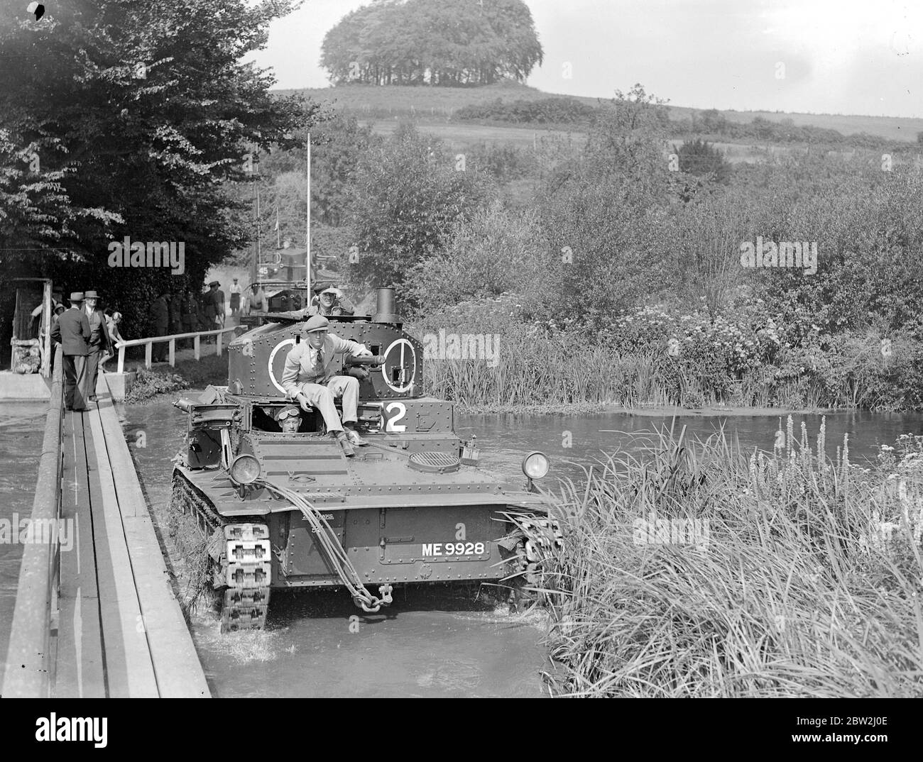 Tank with Vickers Medium Mark I on manoevres, in Andover, Winchester area. 21 August 1935 Stock Photo