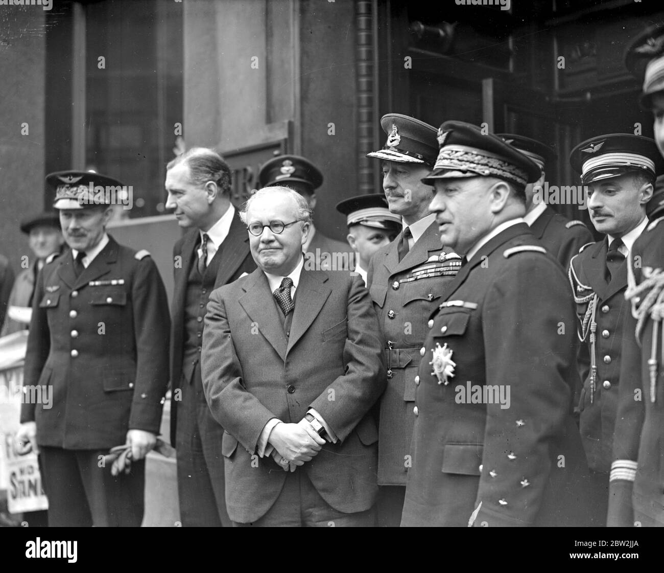 French air mission at the Air Ministry Kingsway. Sir Kingsley Wood, in happy mood with General Vuillemin (Chief Gen Staff French Air Force). In the centre, Air Marshall Sir Cyril Newall. 30 May 1938 Stock Photo
