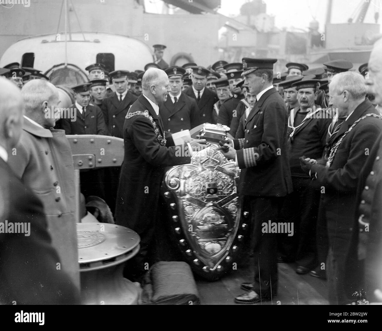 Re-presentation of a shield which was subscribed for by the people of Southhampton and has been in the safe keeping of the Mayor during the war. The Mayor presenting and inkstand to Capt. Brooke 17th Feburary 1919 Stock Photo
