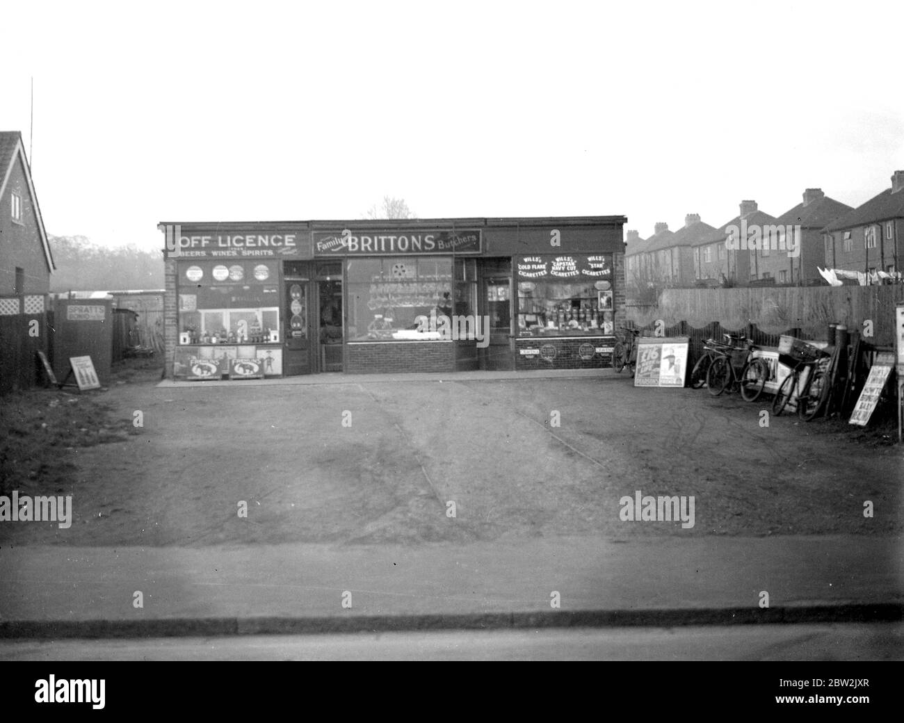 Brittons off licence in Black Fen, London. 1934 Stock Photo