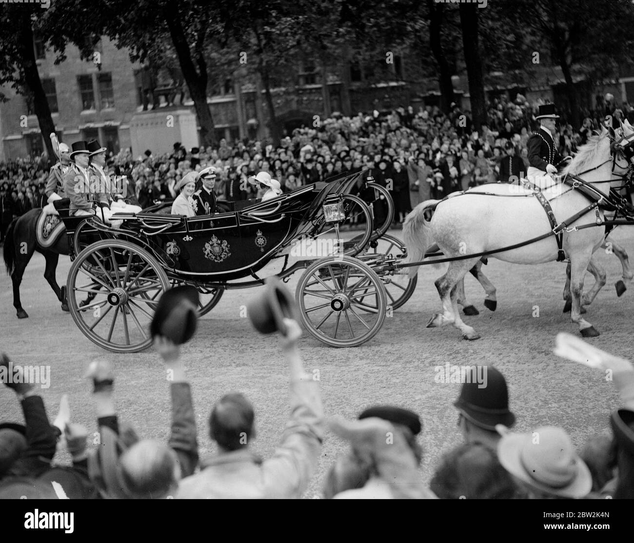 The Royal tour of Canada and the USA by King George VI and Queen Elizabeth , 1939 The King and Queen and the Princesses Elizabeth and Margaret Rose receive a remarkable ovation as they drive through Parliament Square on their return to Britain Stock Photo