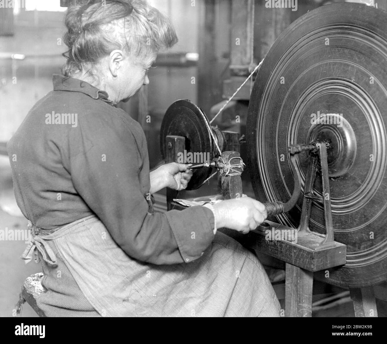 Silk velvet weaving at Sudbury , Suffolk . 31 January 1920 Stock Photo