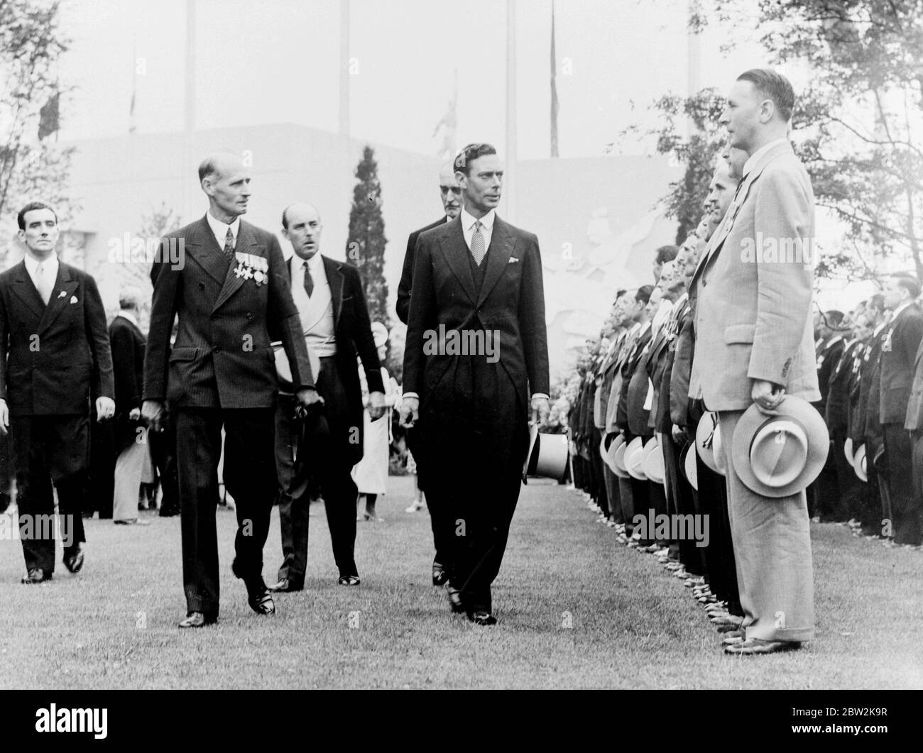 The Royal tour of Canada and the USA by King George VI and Queen Elizabeth , 1939 The King inspecting the Guard of Honour when they visited the British Pavilion at the New York World ' s Fai r. Stock Photo