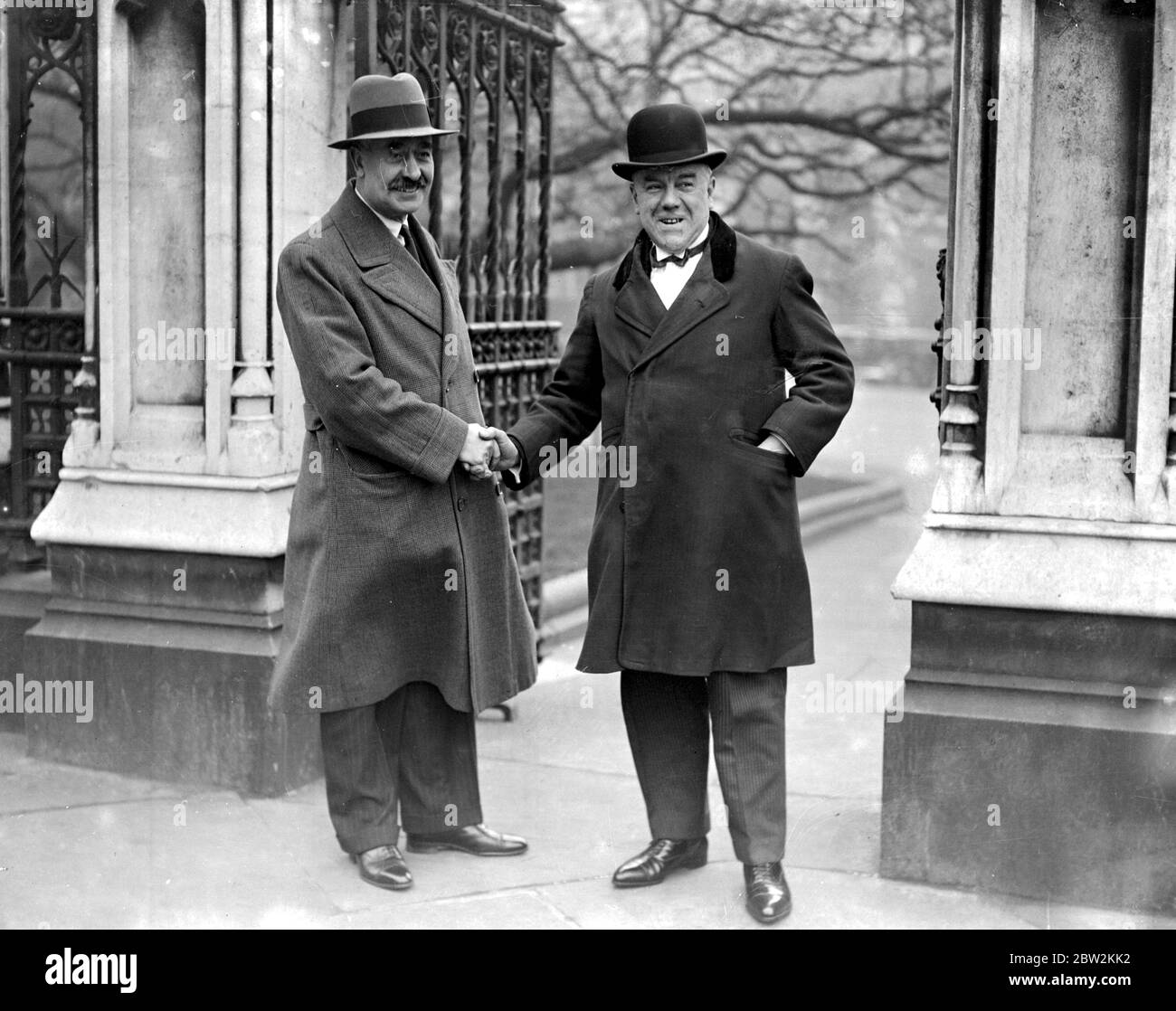 Westminster - Arrival of members and Election of Labour Leader. Mr G. Lathan (Park Div Sheffield), Left, and Mr Fred Montague (West Islington). Stock Photo