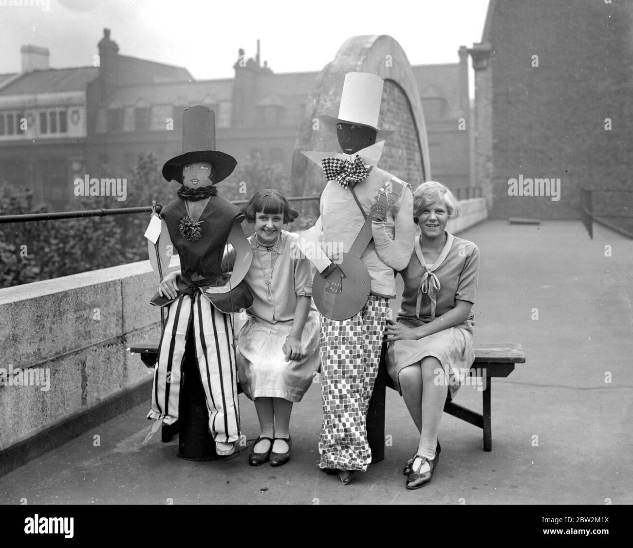 childrens statues, Holborn. 1928 Stock Photo Alamy