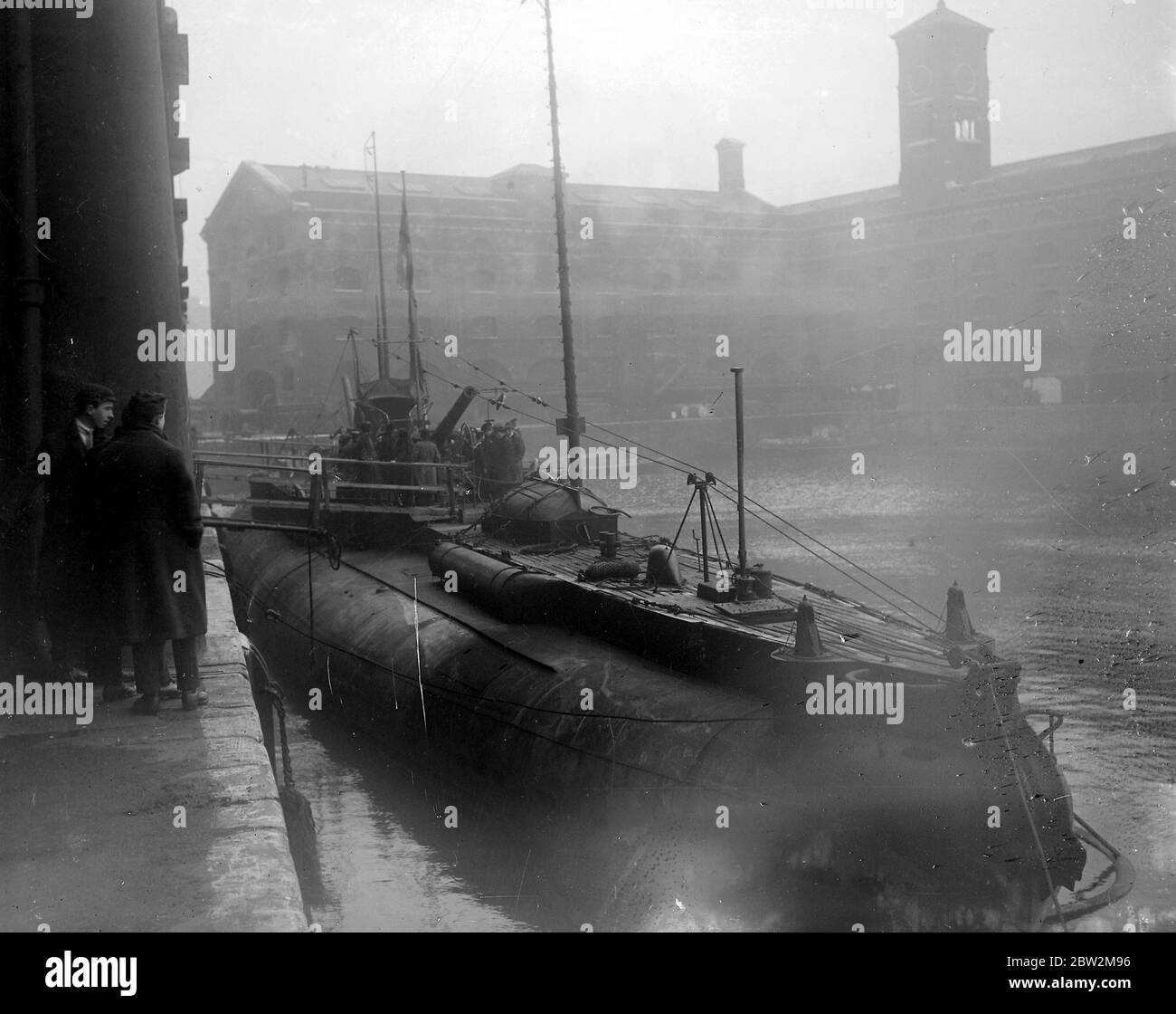 The Ex-German submarine Deutschland in St Katharine's Dock. 30th December 1918 Stock Photo