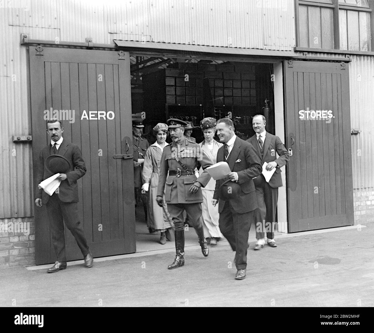 Royal visit to Bedford. At Messrs Allen's Aircraft Works 27 June 1918. Stock Photo