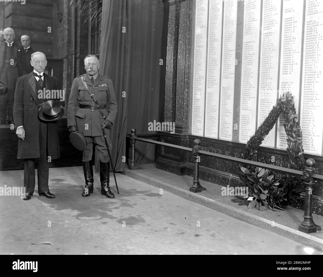 Lord Haig unveils Memorial to G.B.R. Men at King's Cross with Sir Fredrick Banbury. Haig, Douglas (1st Earl Haig) British general and marshal; led British armies in France in World War I 1915-1918  1861-1928 Stock Photo