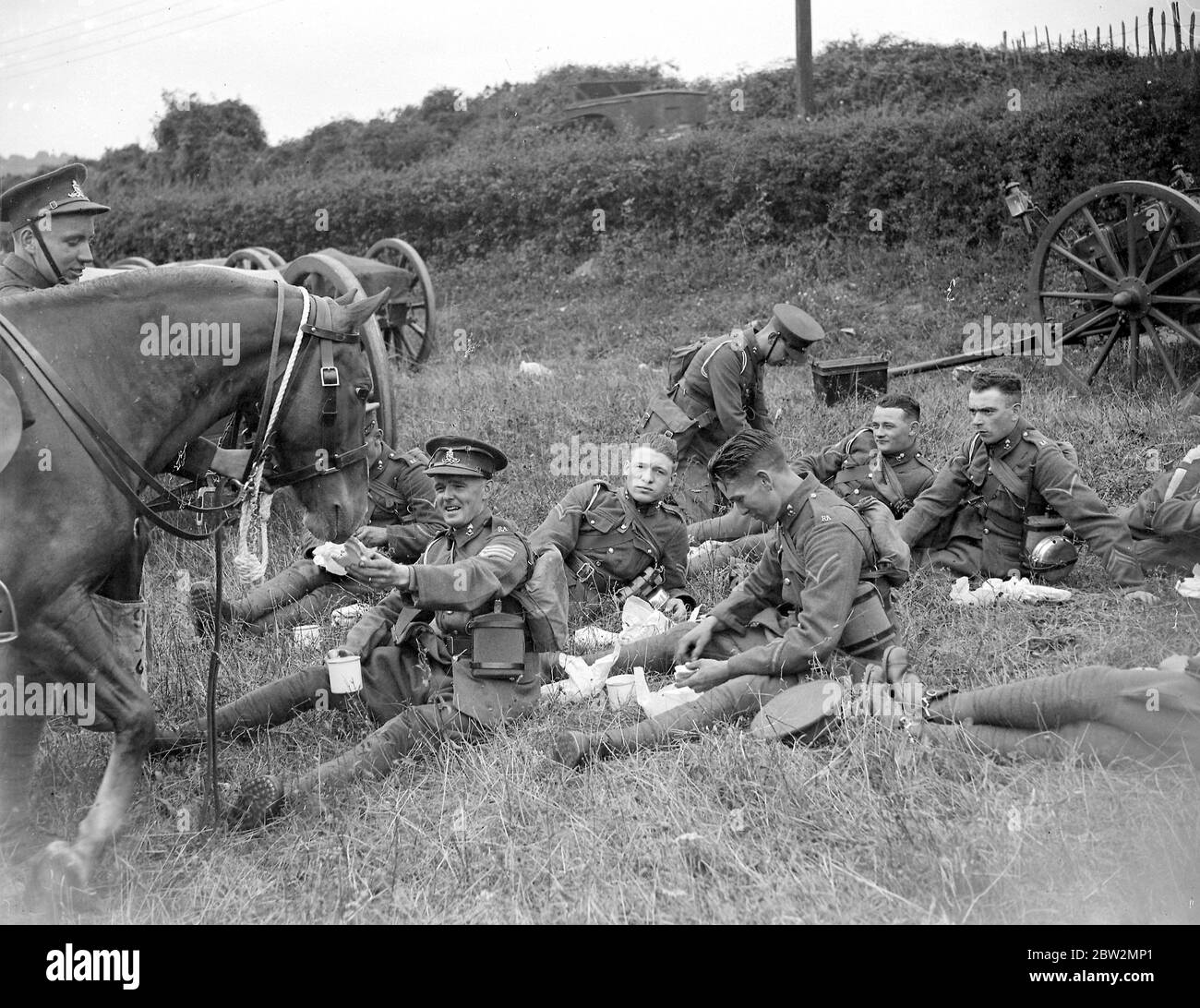 Royal Army Route March. Feeding. 1934 Stock Photo