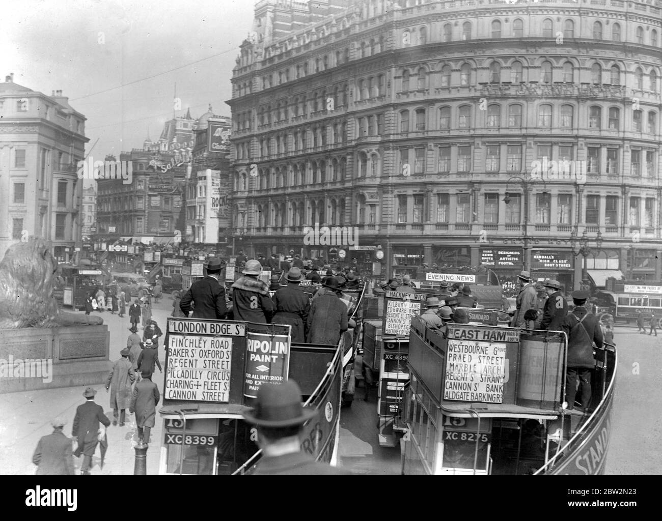 A Traffic hold-up on The Strand. 6 May 1922. Stock Photo