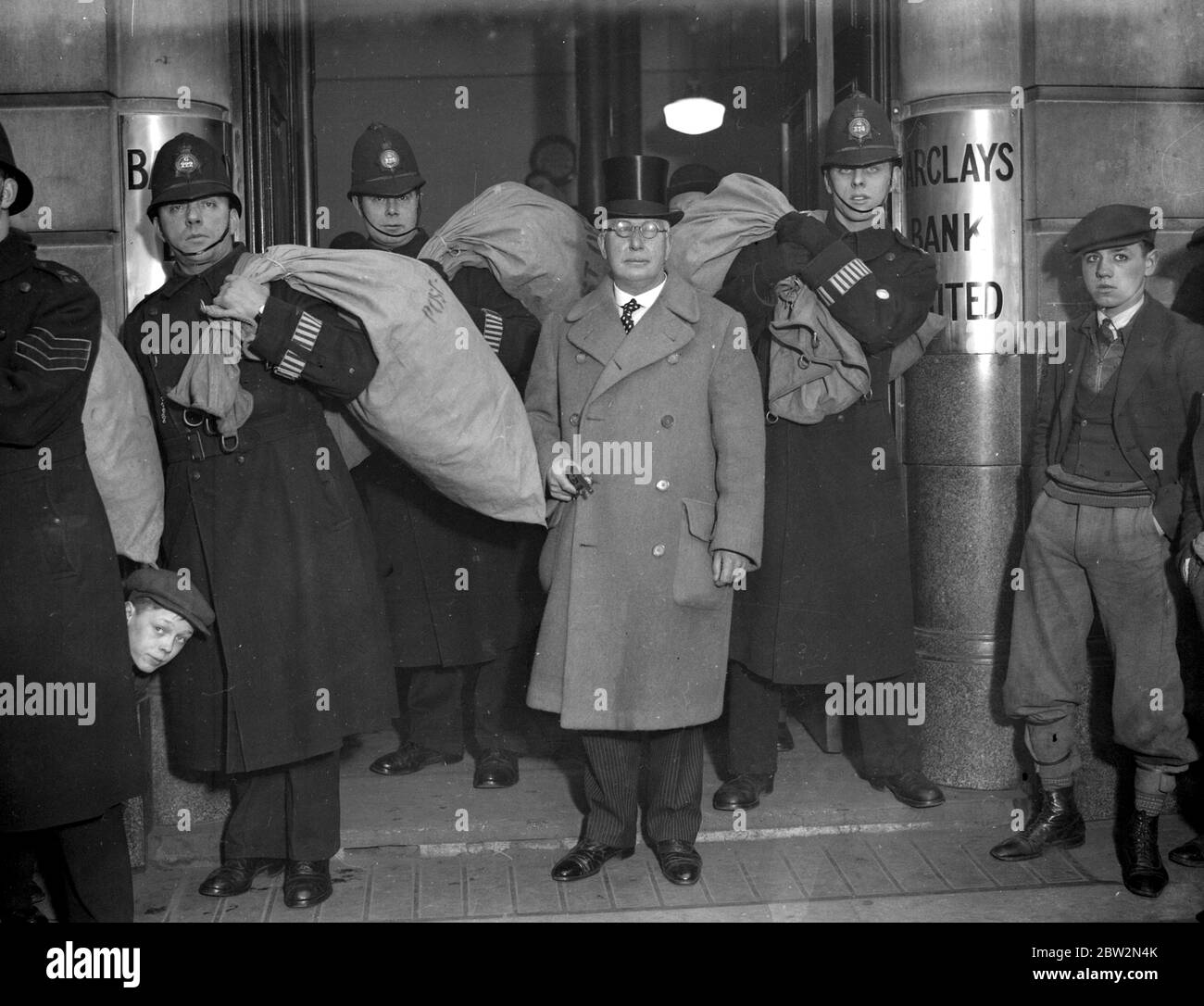 Share out of the new tabernacle society. The money leaving the bank under the care of Mr Percy Rockliffe (secretary), with revolver.. 19 December 1931 Stock Photo