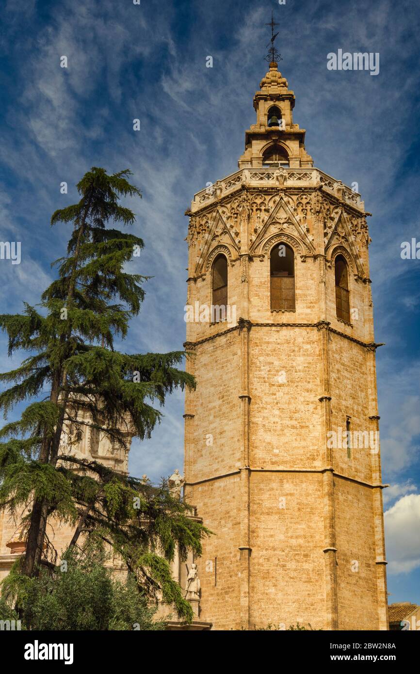 Valencia cathedral bell tower spain hi-res stock photography and images ...