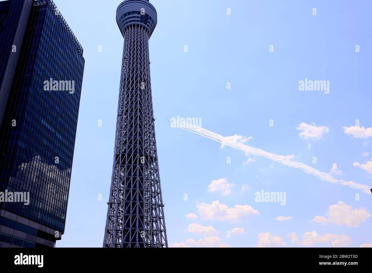 Tokyo Japan 29th May Japan Air Self Defense Force S Acrobatic Demonstration Team Blue Impulse Fly Over Japan S Largest Tower Tokyo Skytree To Thank For Medical Workers In Tokyo On Friday May